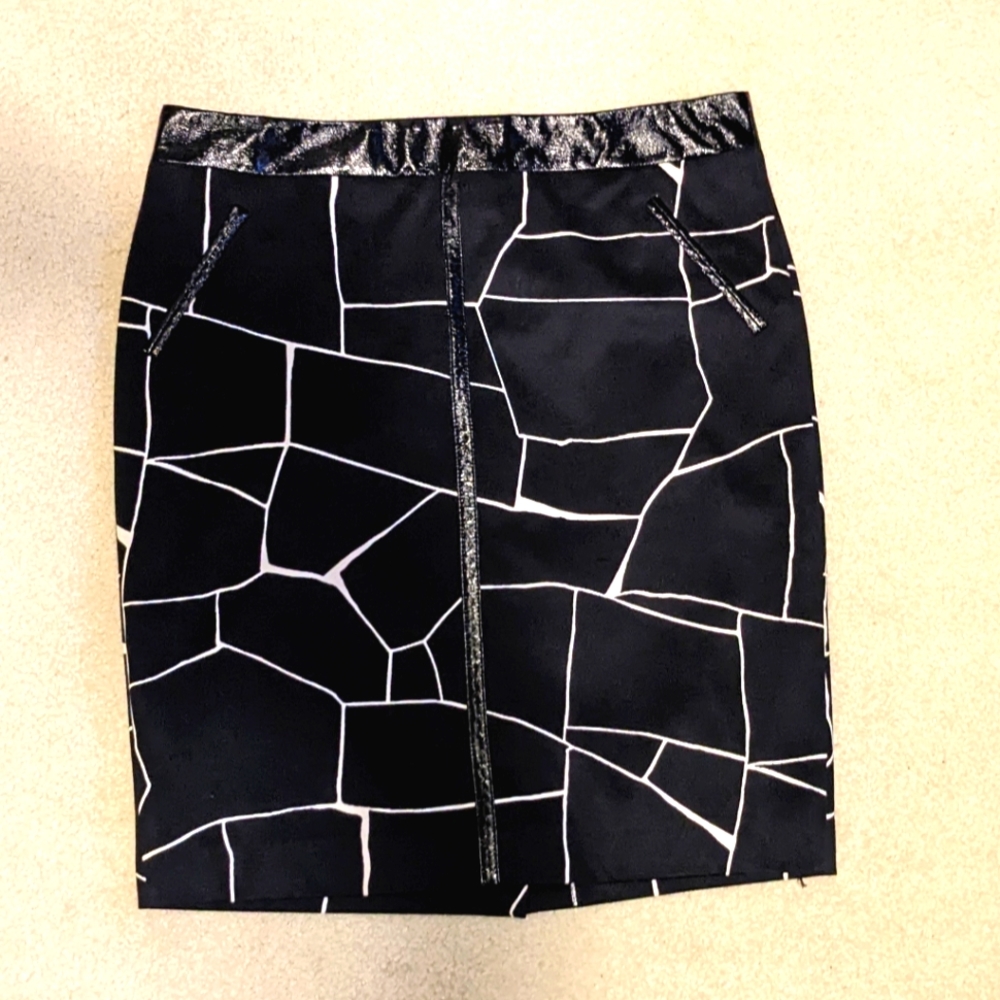 Fun black patterned skirt